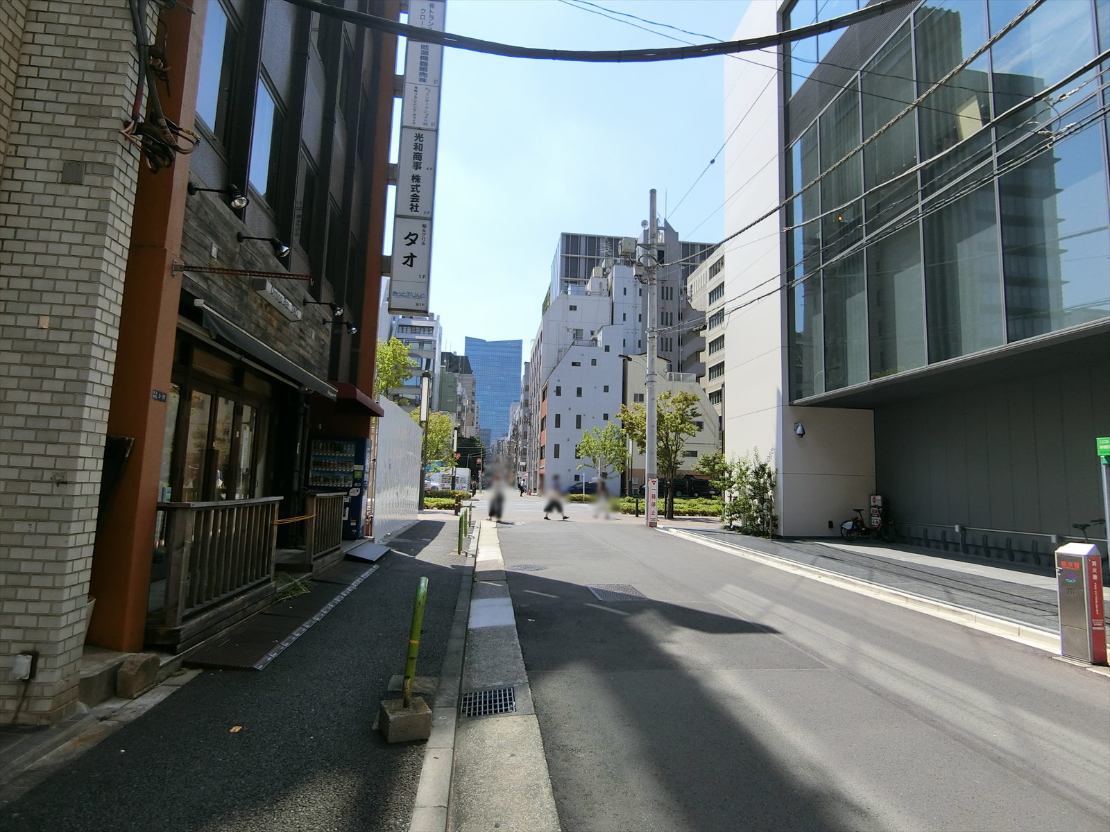 やなぎビル前面の通り