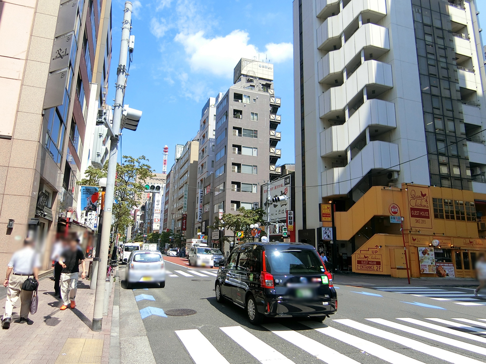 川辺ビル前面の通り