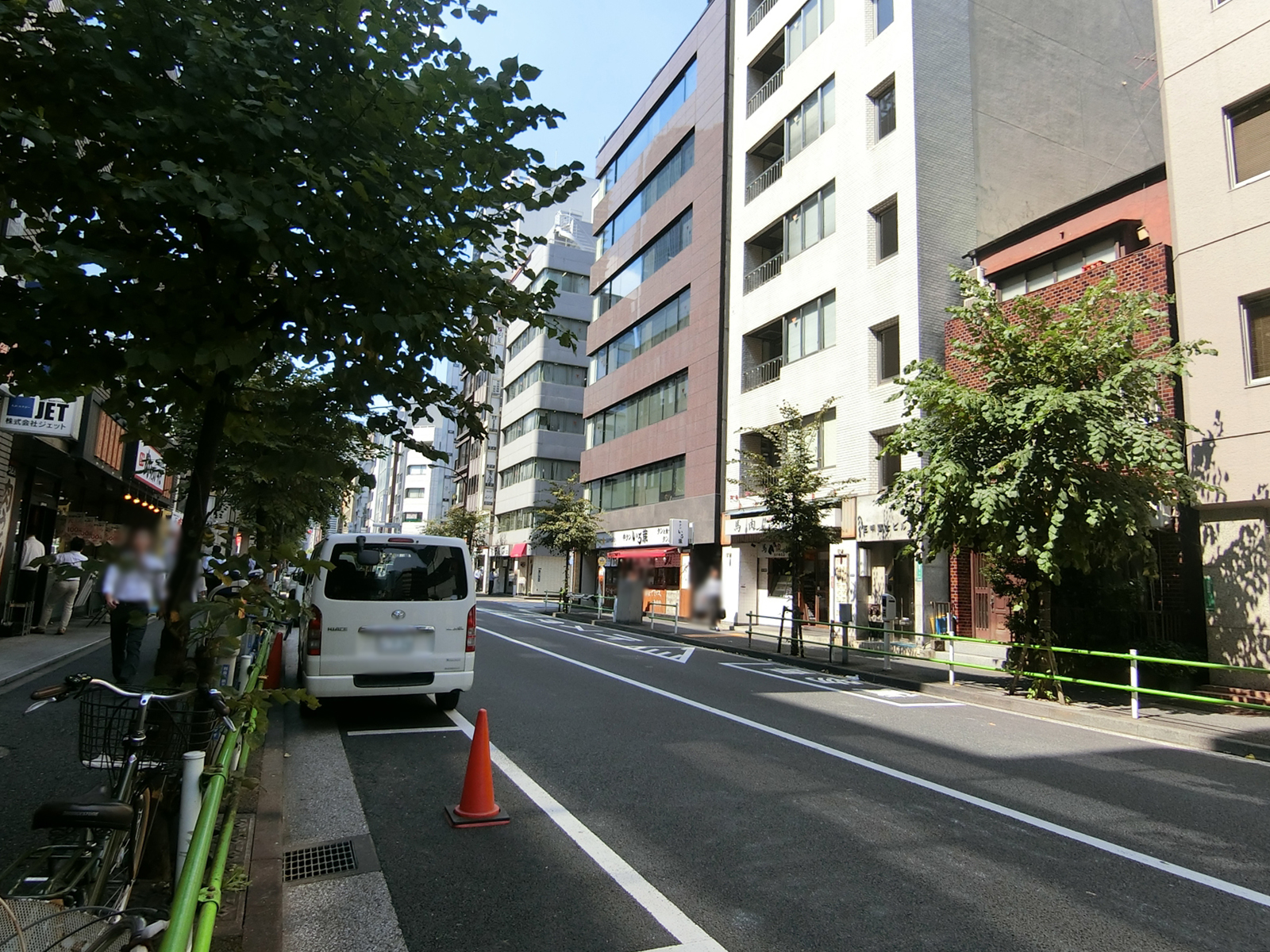 越後屋ビル前面の通り