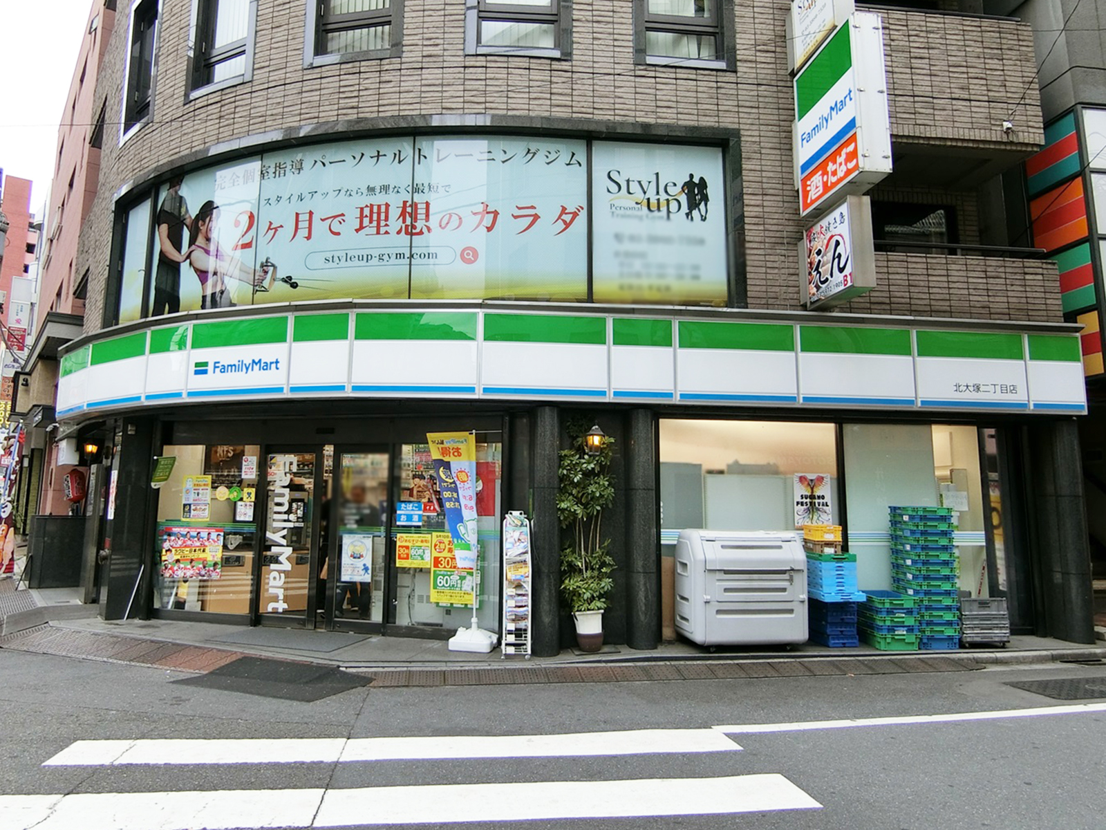 徒歩1分のファミリーマート