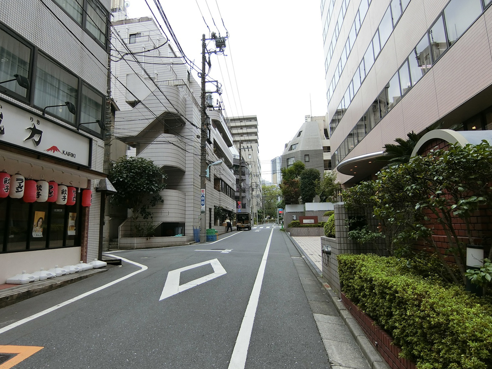 櫻ビル前面の通り