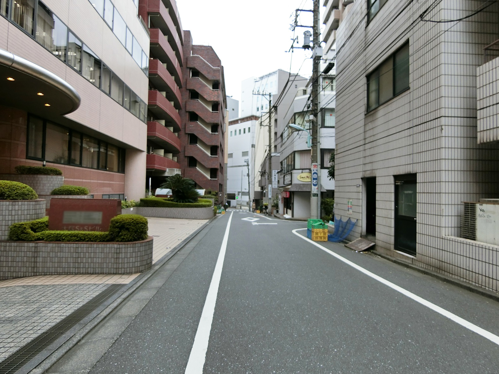 大塚S&Sビル前面の通り