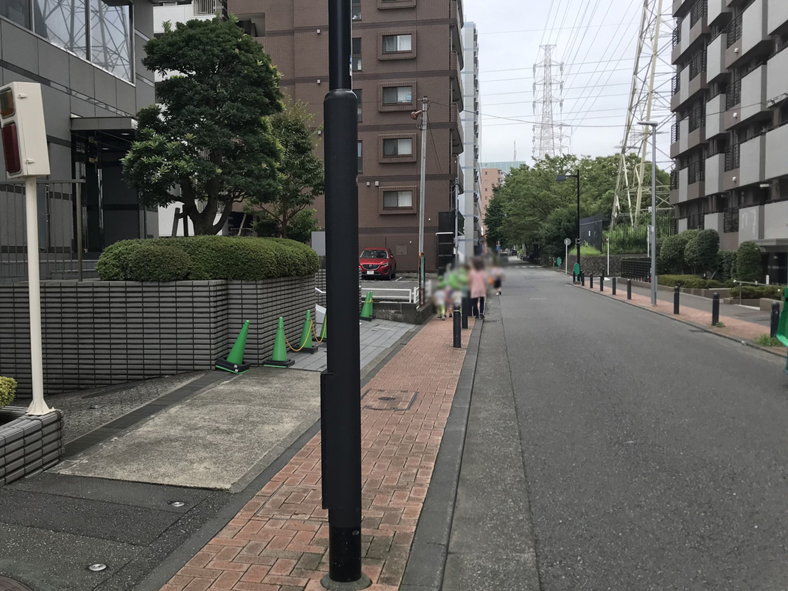 ユニオンビル前面の通り