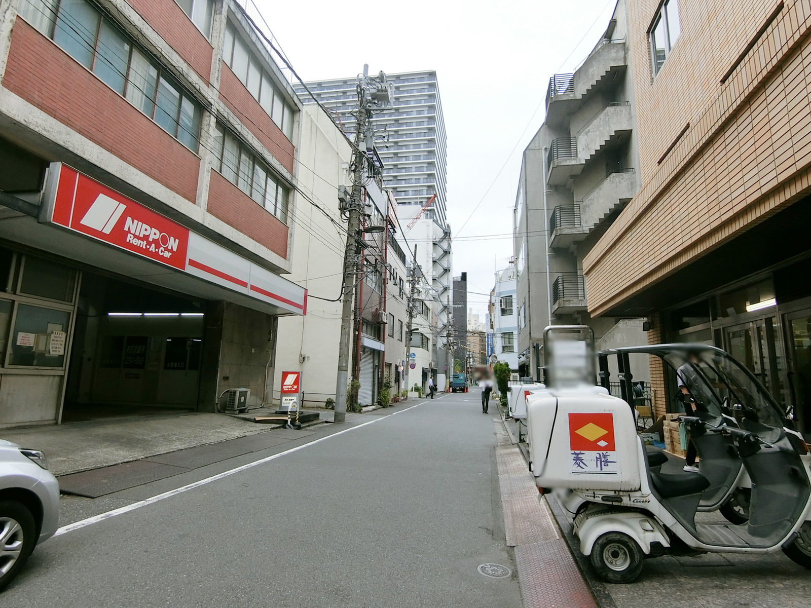 鳥本鋼業ビル前面の通り