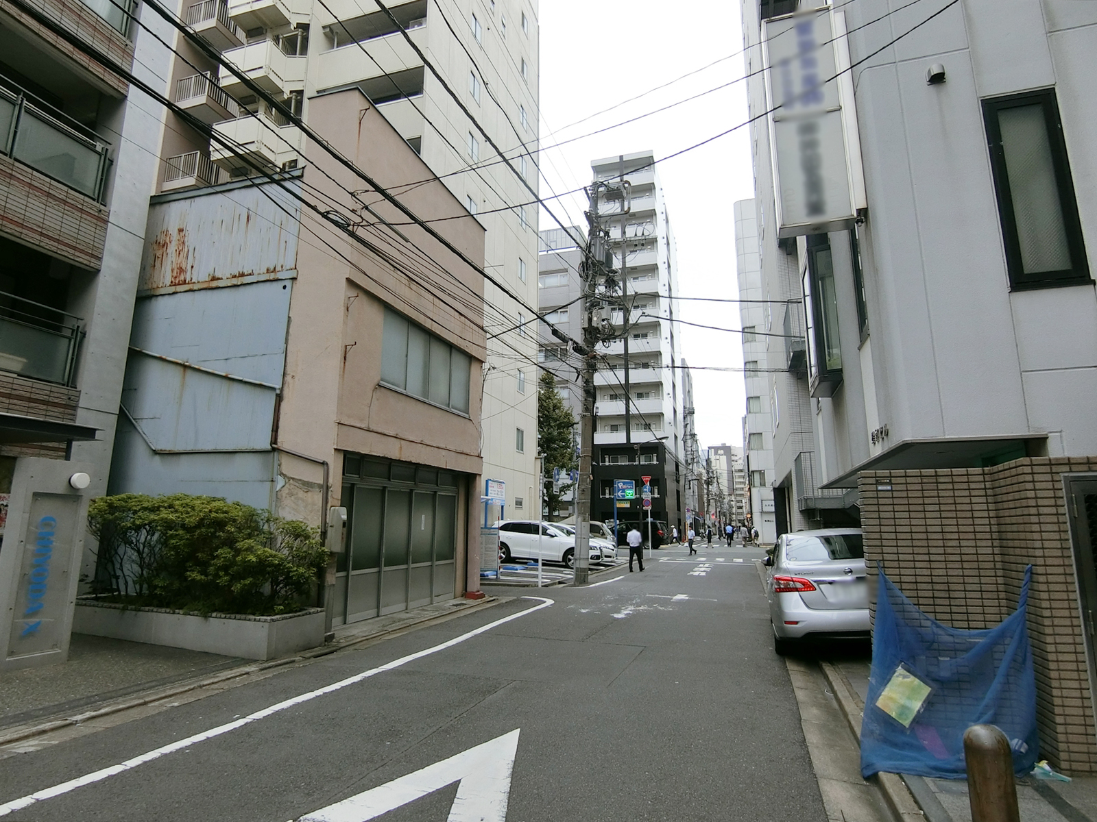 加瀬ビル130前面の通り
