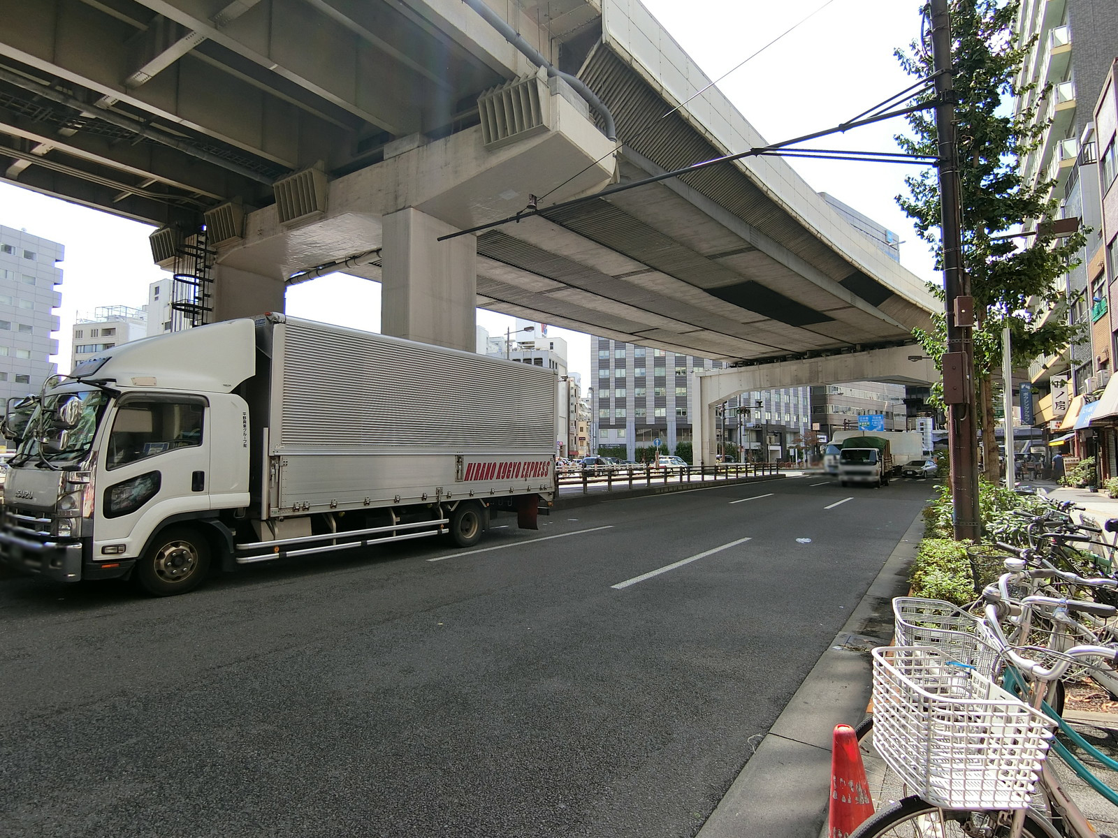 細田ビル前面の通り
