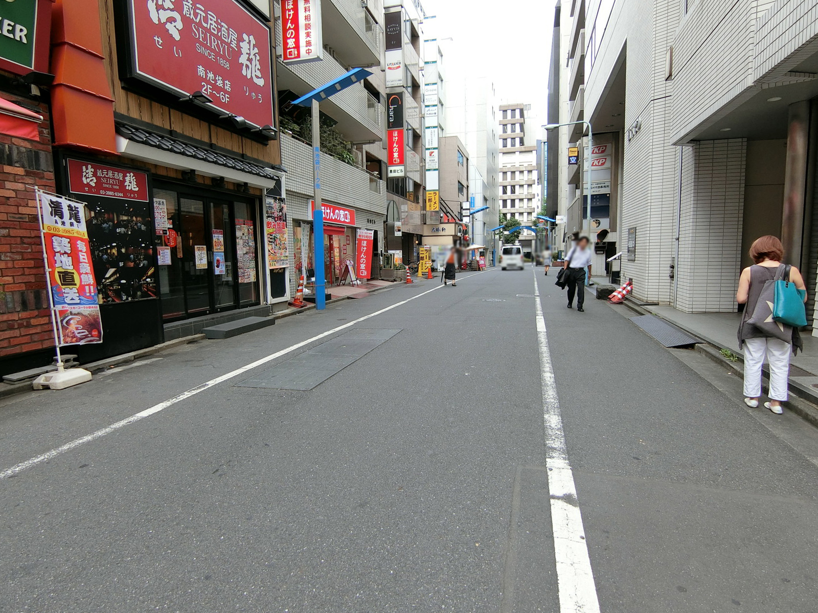 第3高村ビル前面の通り
