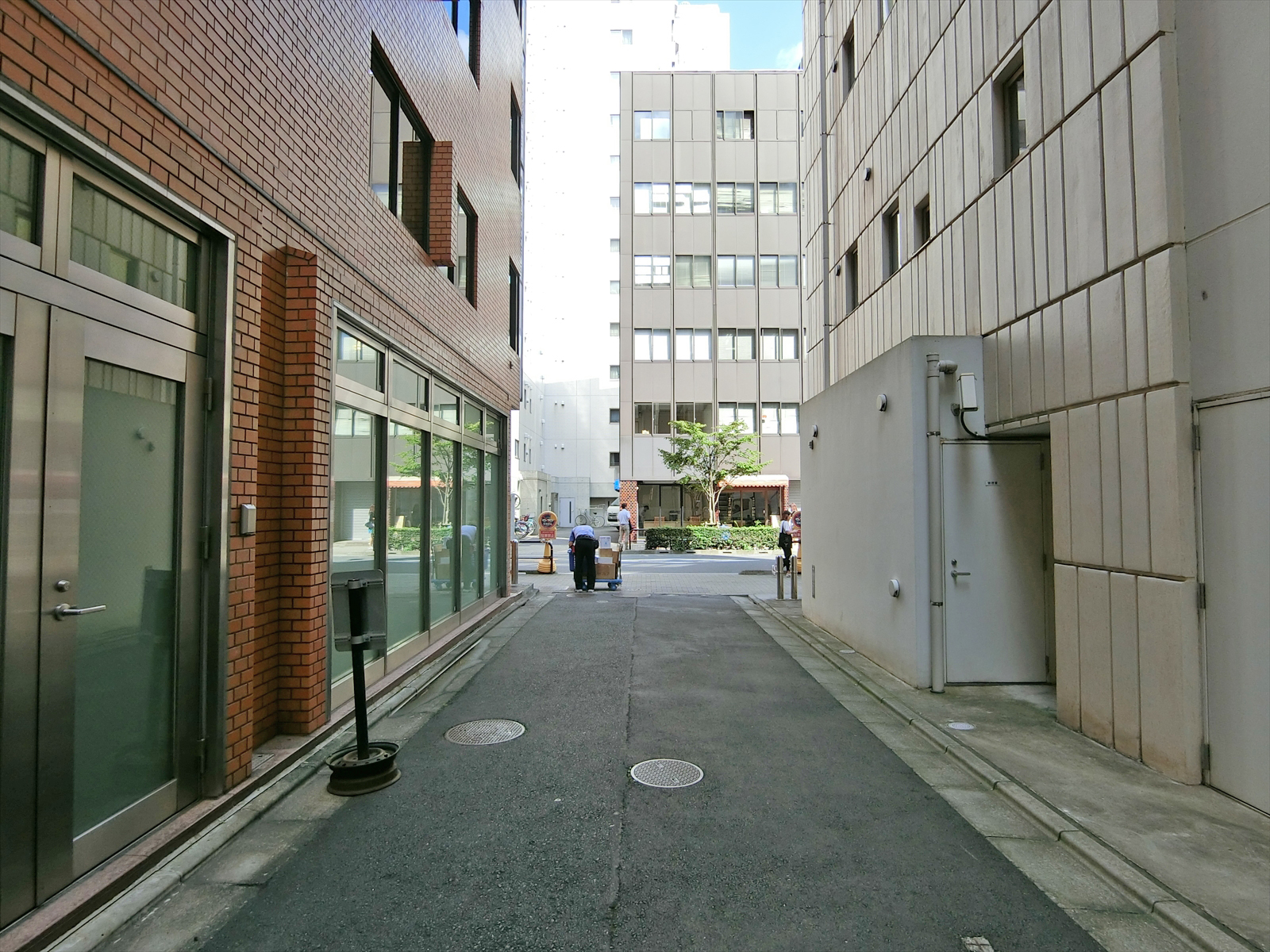 多町高久ビル前面の通り