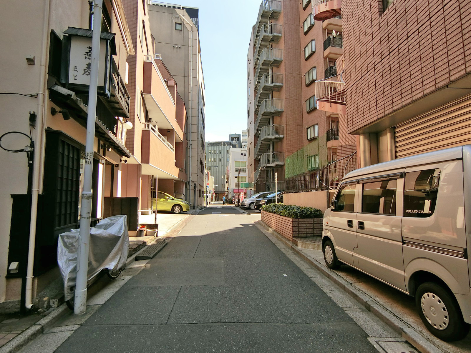 小柳ビル前面の通り