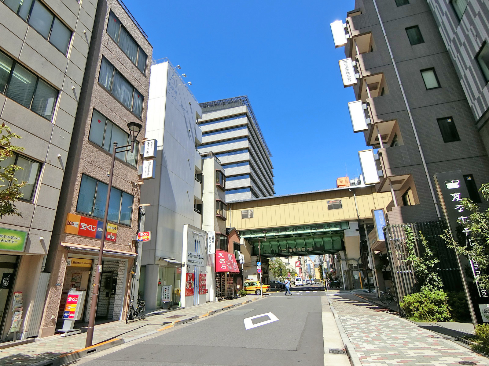 周辺は閑静なエリア
