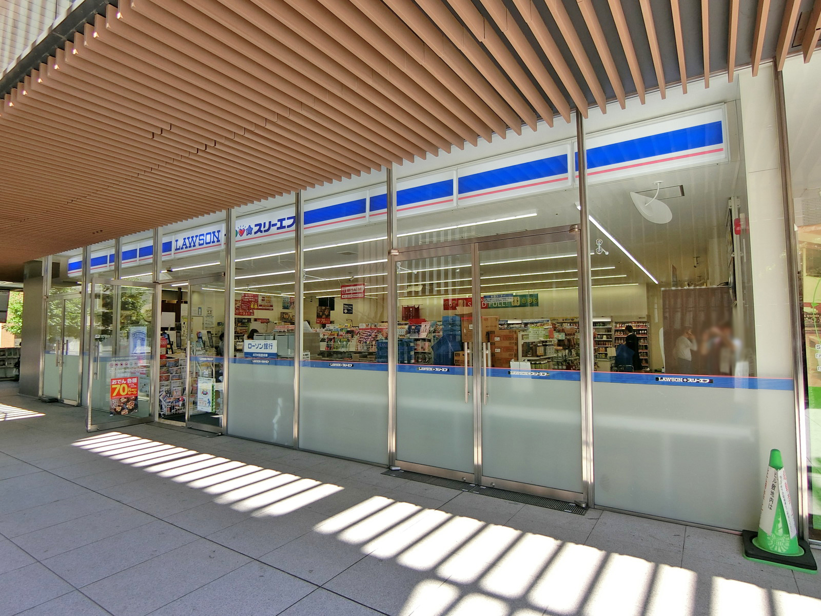徒歩1分のローソン・スリーエフ浅草橋店