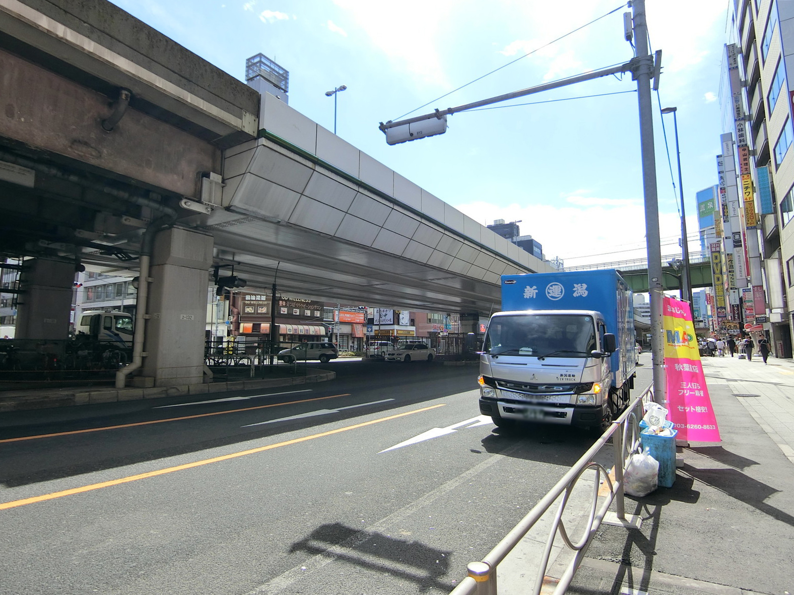 前面の昭和通り