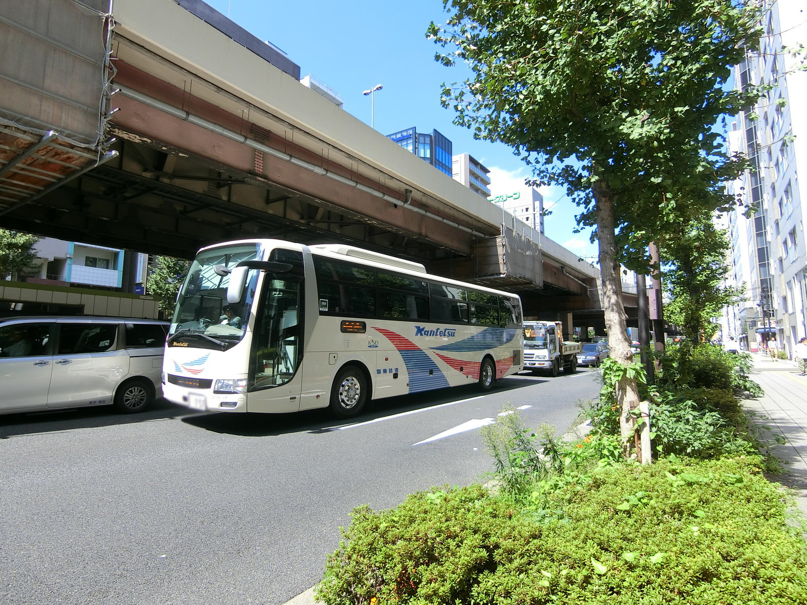 NSKビル前面の昭和通り