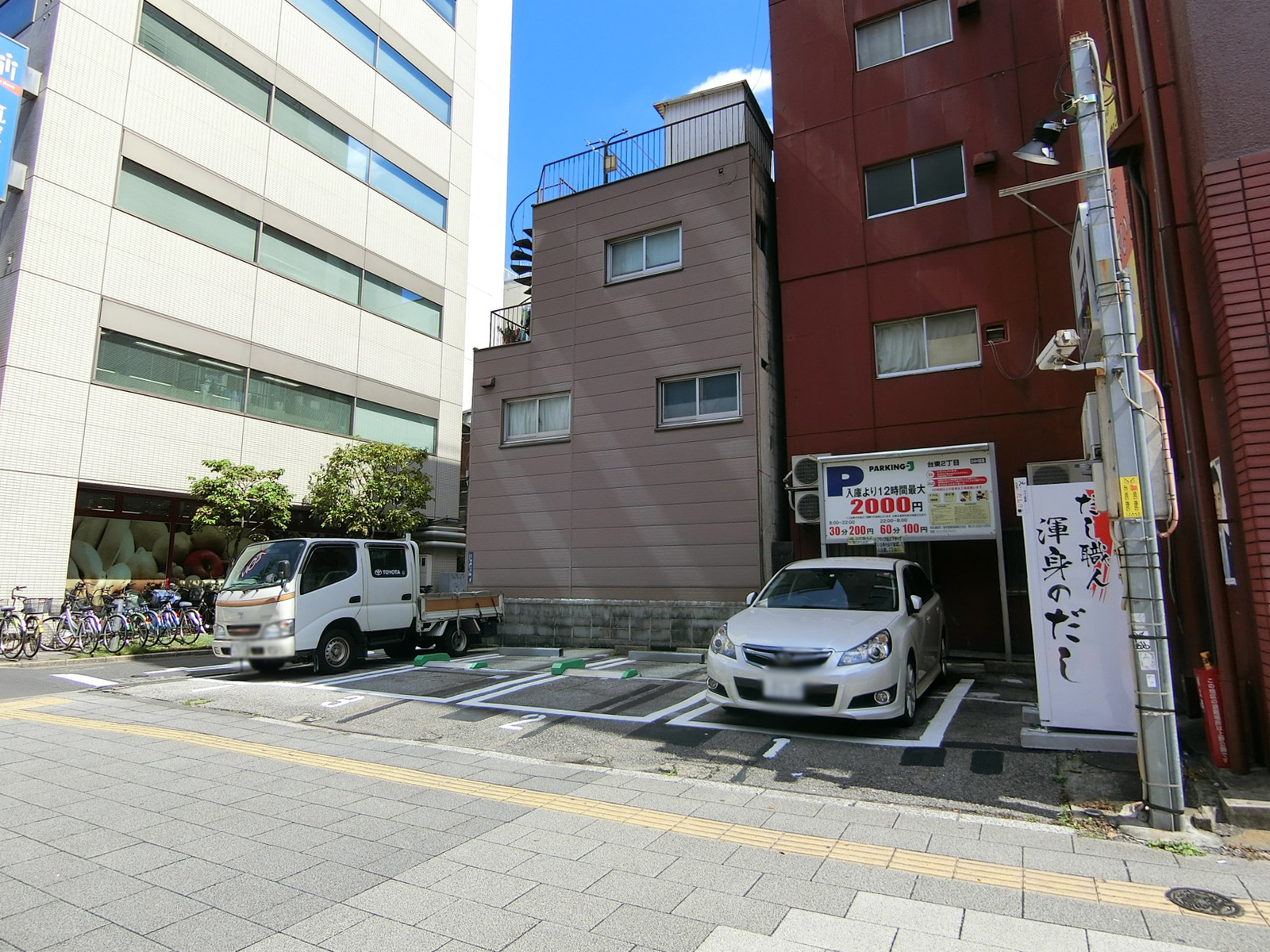 隣のコインパーキング