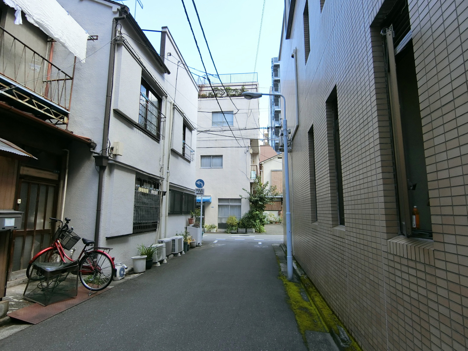 二長町川西ビル前面の通り