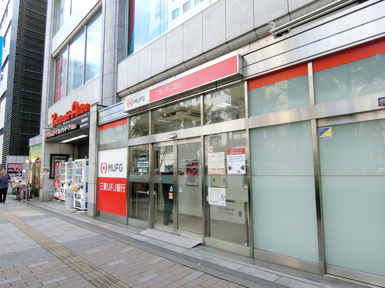 付近の三菱UFJ銀行ATM