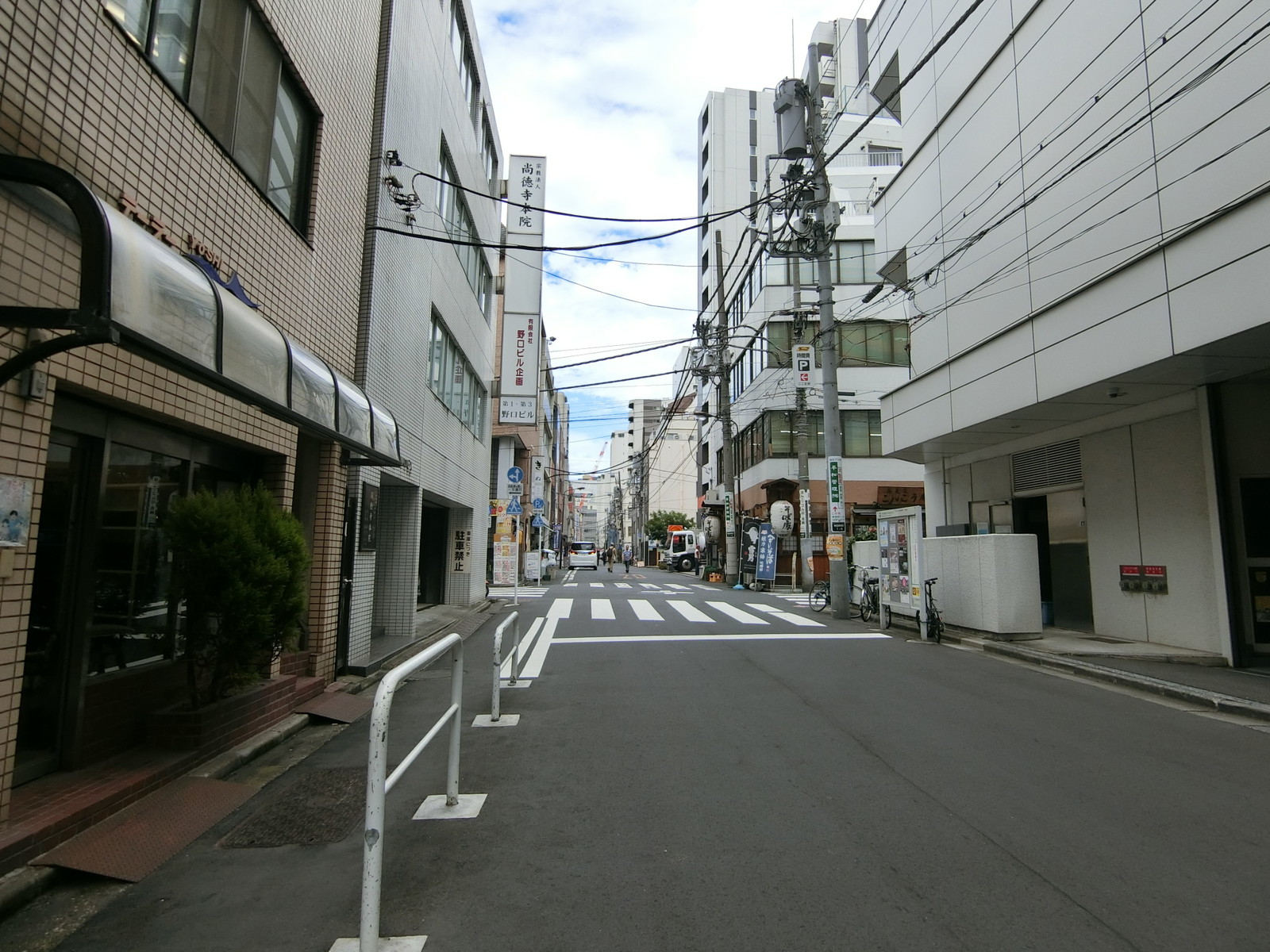 漢陽商事ビル前面の通り