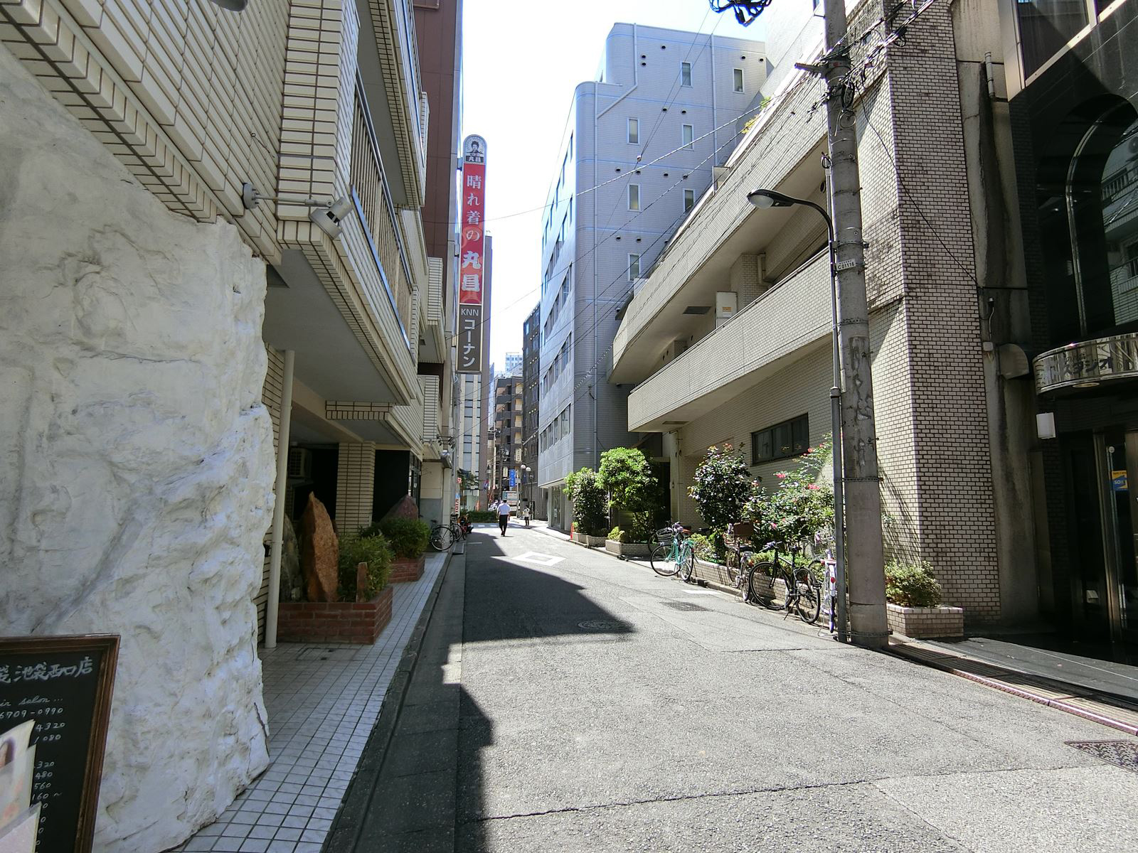 TKビル前面の通り