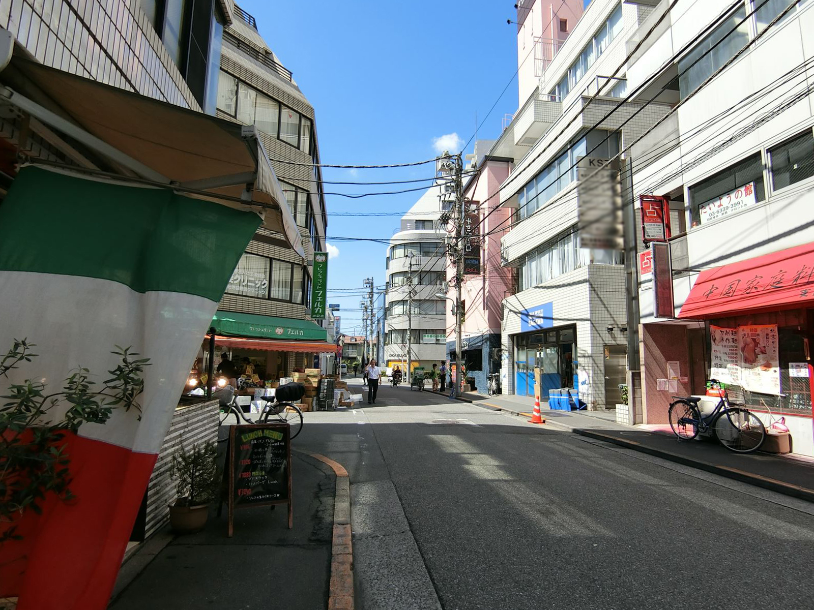 冨貴ビル前面の通り