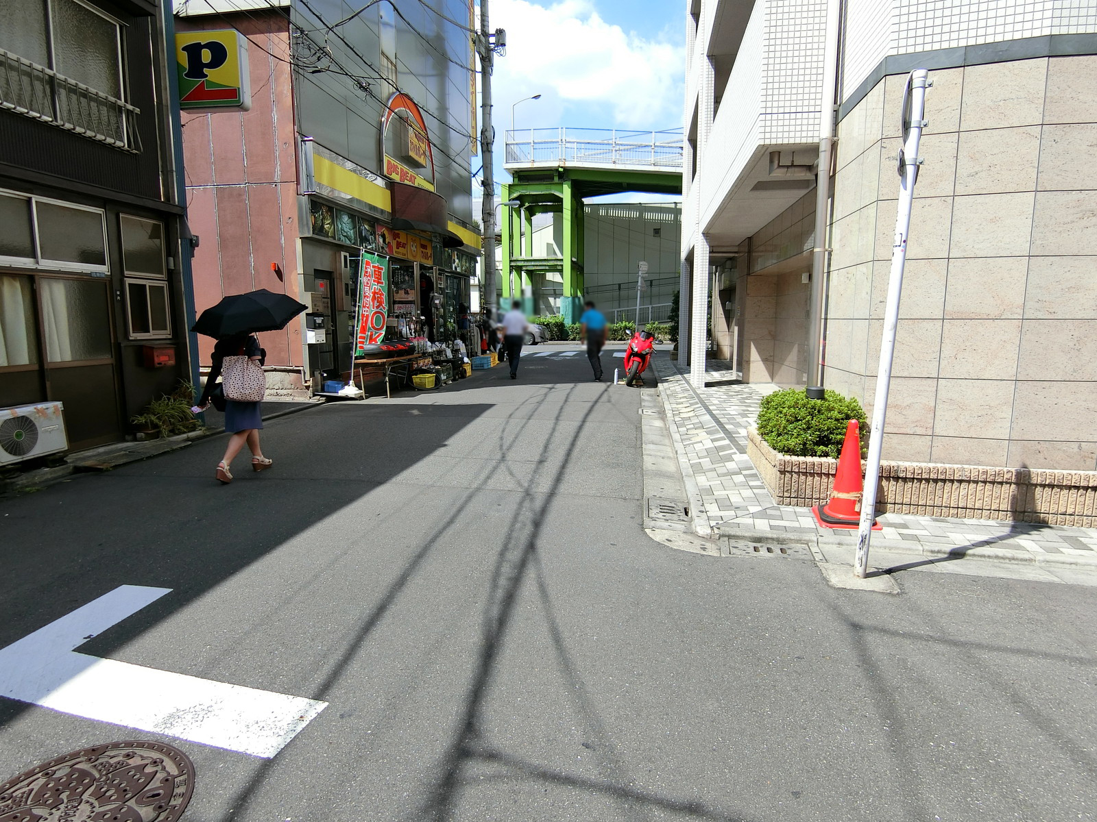 岩城ビル前面の通り