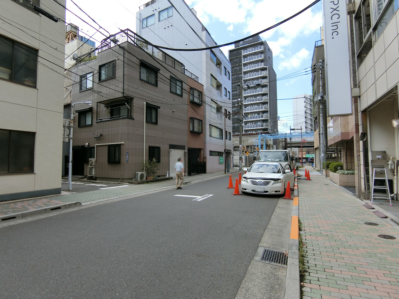 高林ビル前面の通り