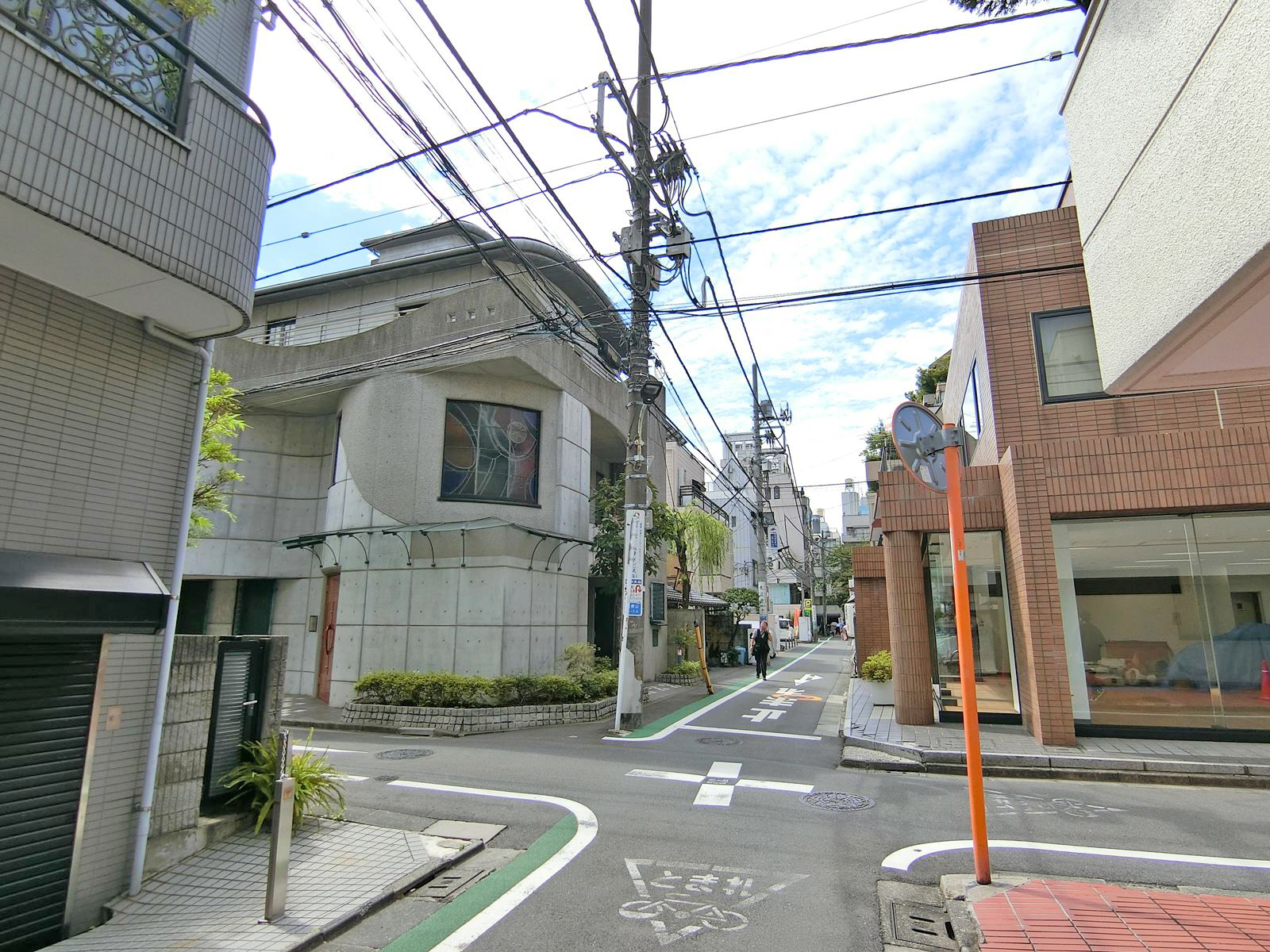 周辺は閑静なエリア