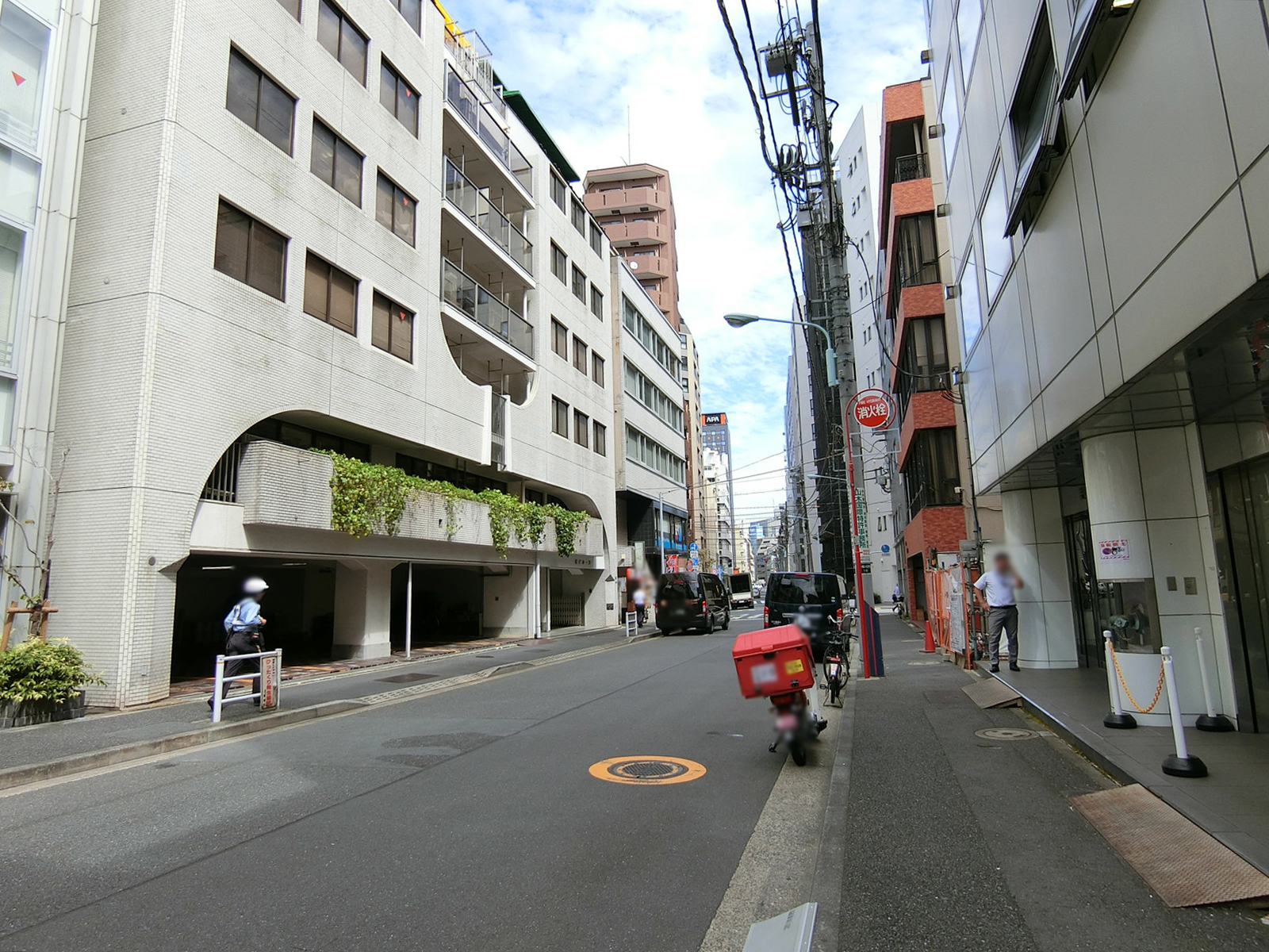 山口ビル前面の通り