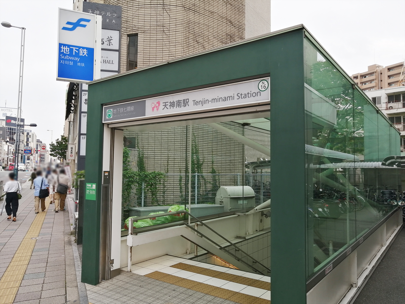 「天神南駅」から徒歩10分