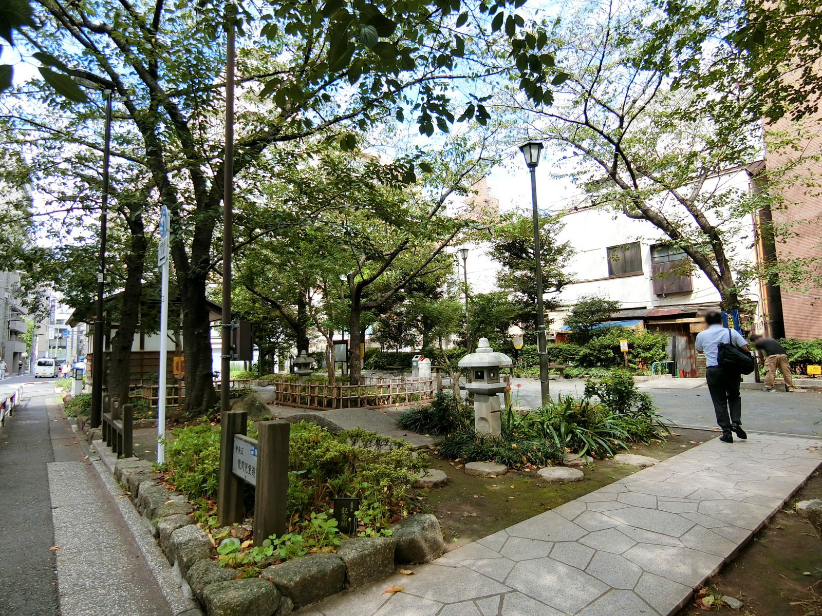 徒歩1分の龍閑児童公園