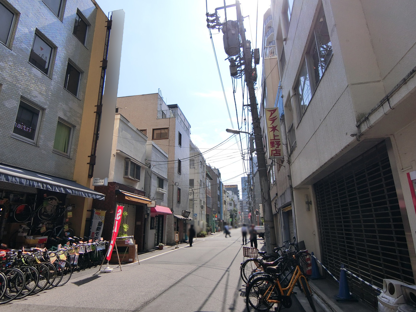 清水ビル前面の通り