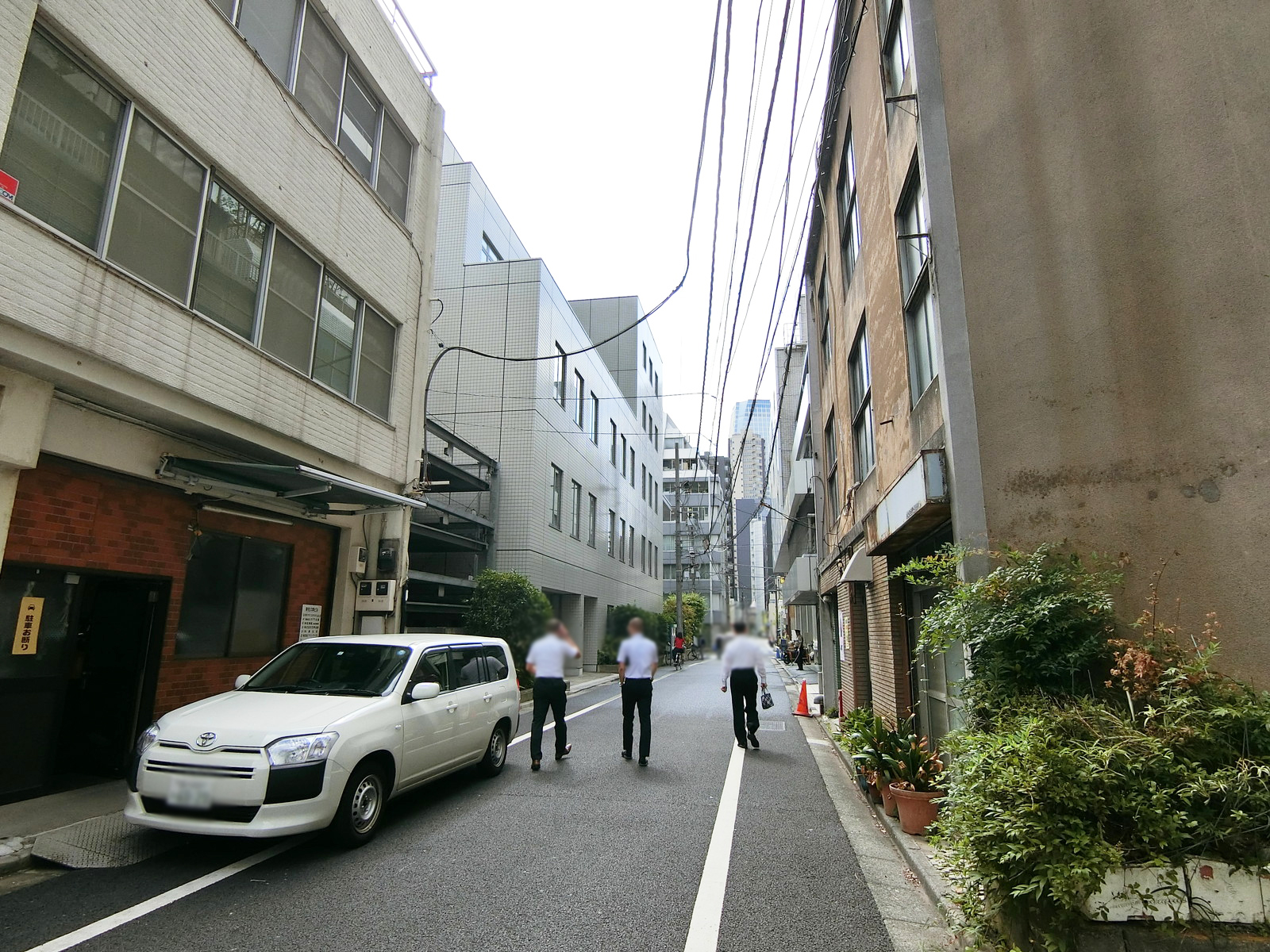 新佐久間ビル前面の通り