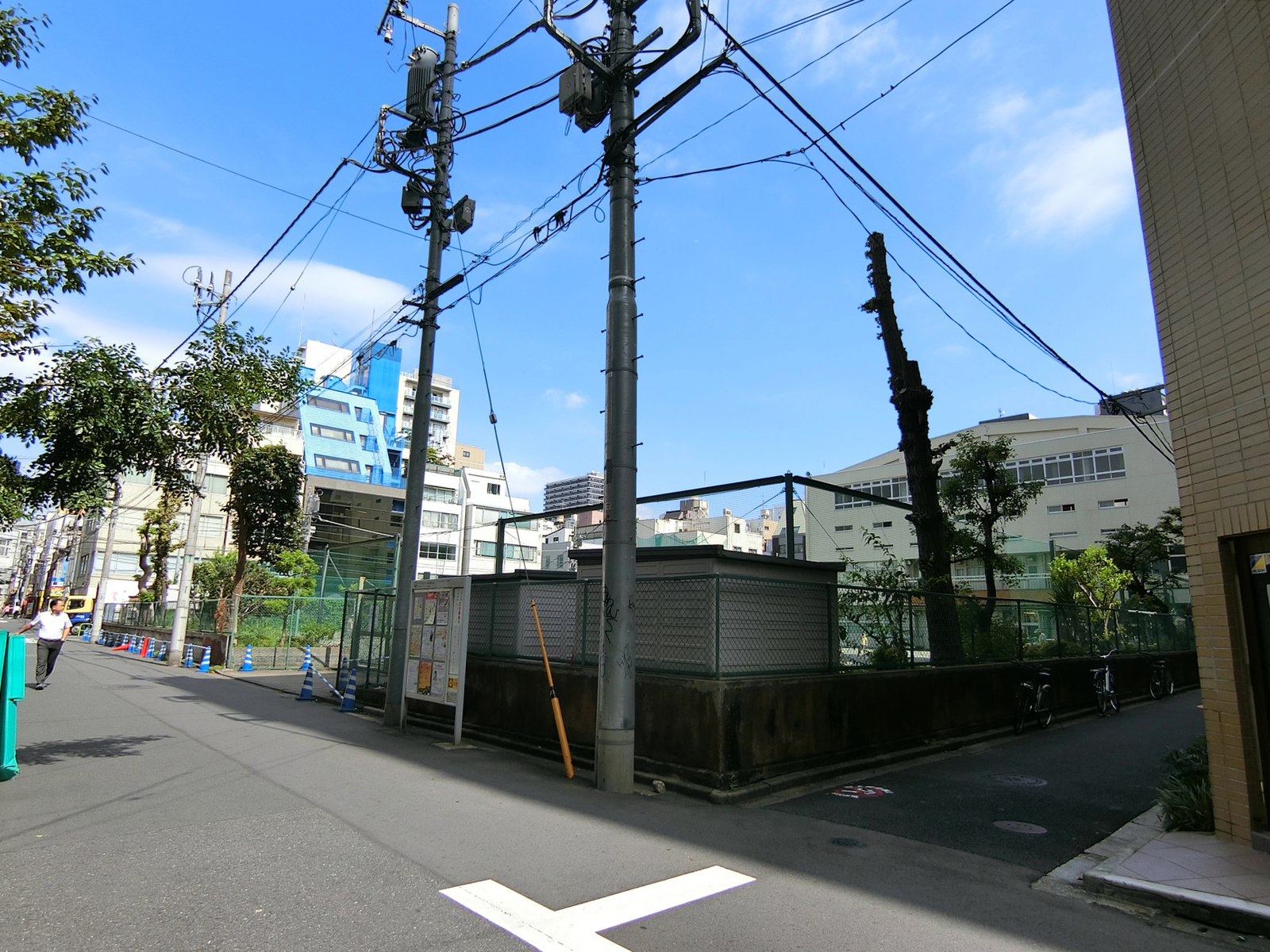 隣接する保育園