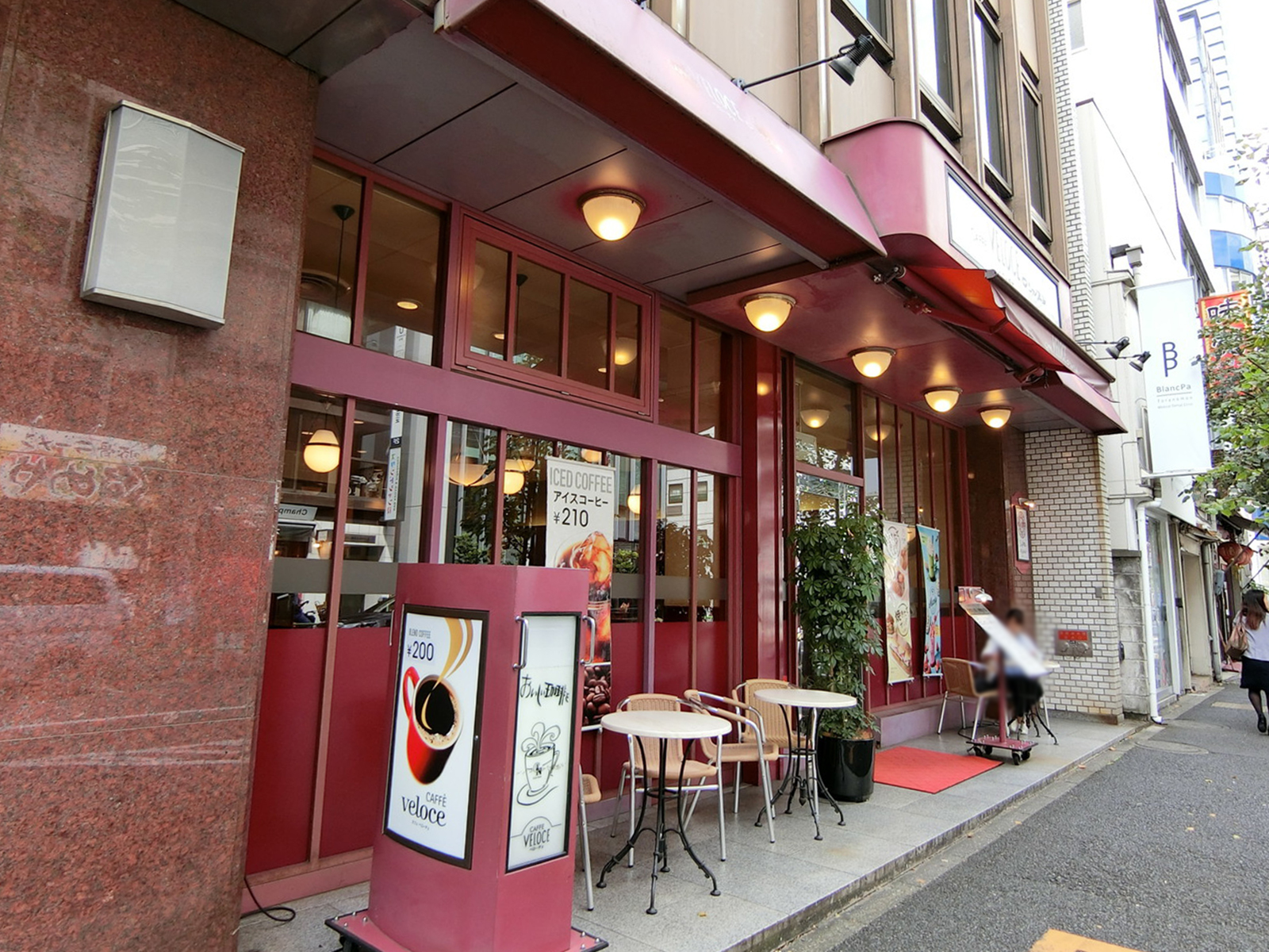 徒歩2分のカフェ・ベローチェ