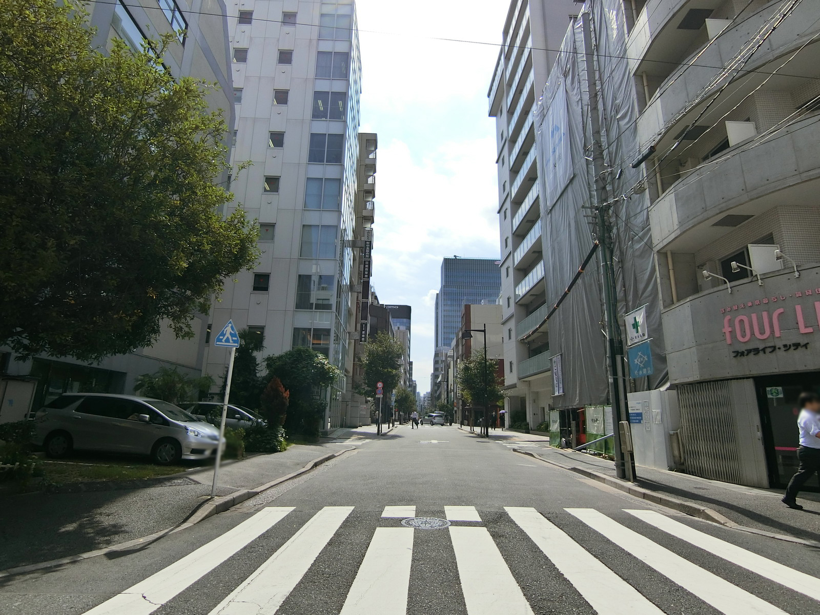大松産業ビル前面の通り
