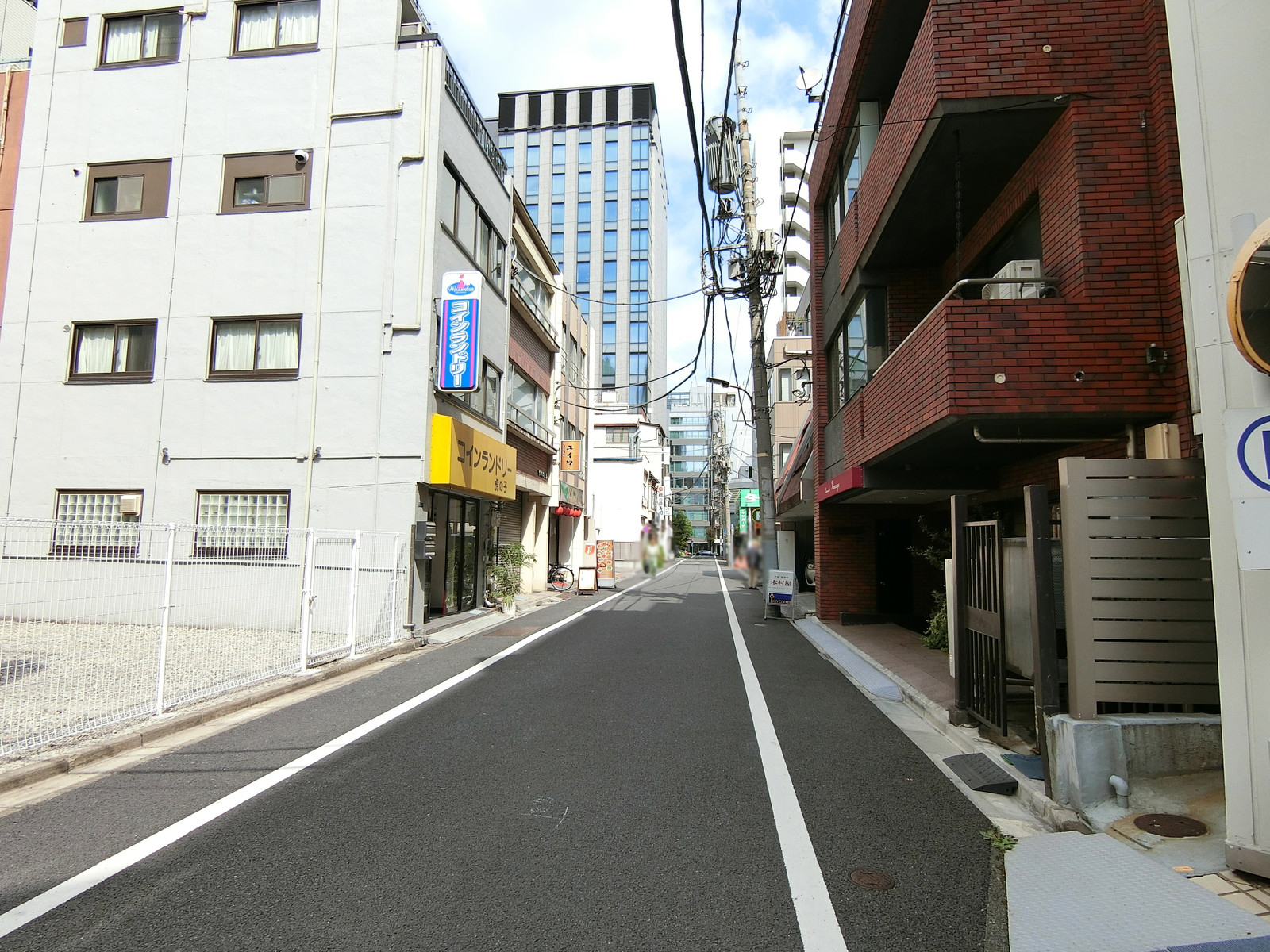 広瀬ビル前面の通り