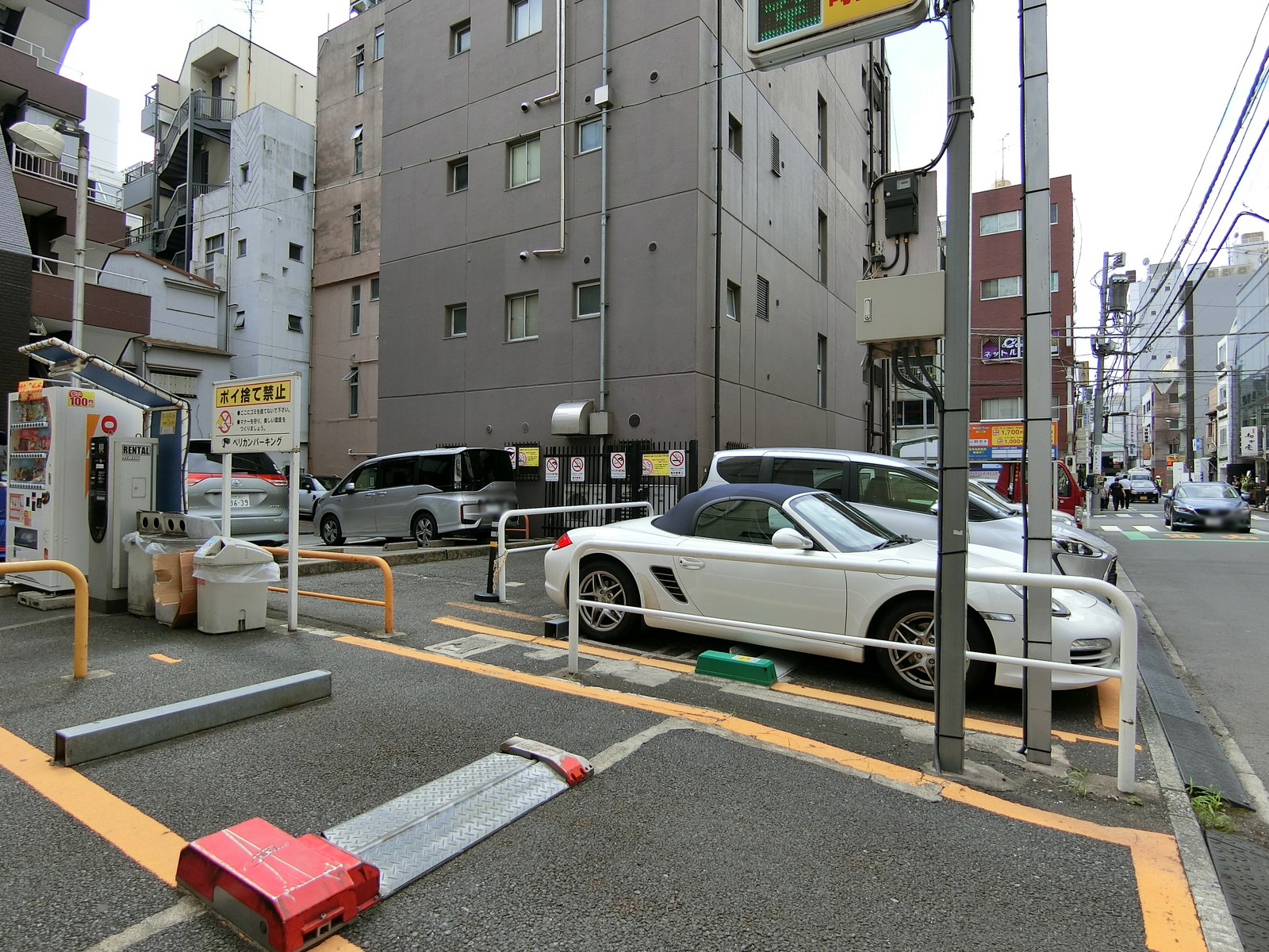 隣のコインパーキング