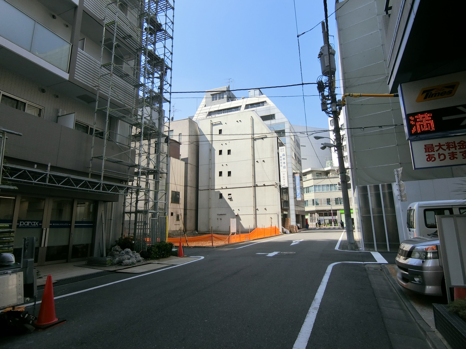 リノア東日本橋前面の産業会館通り