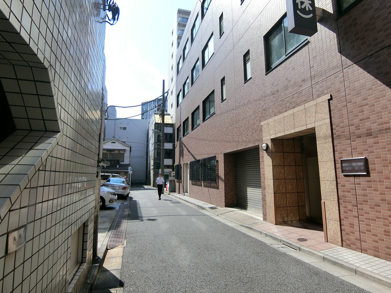 MOビル前面の通り