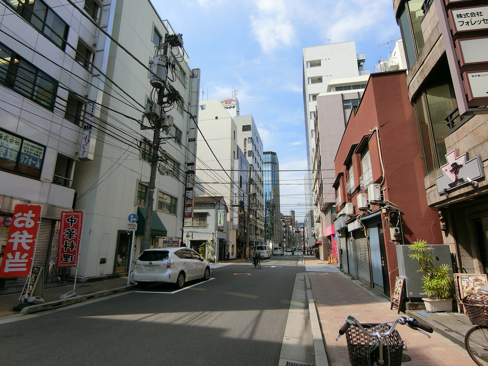 沼田ビル前面の通り