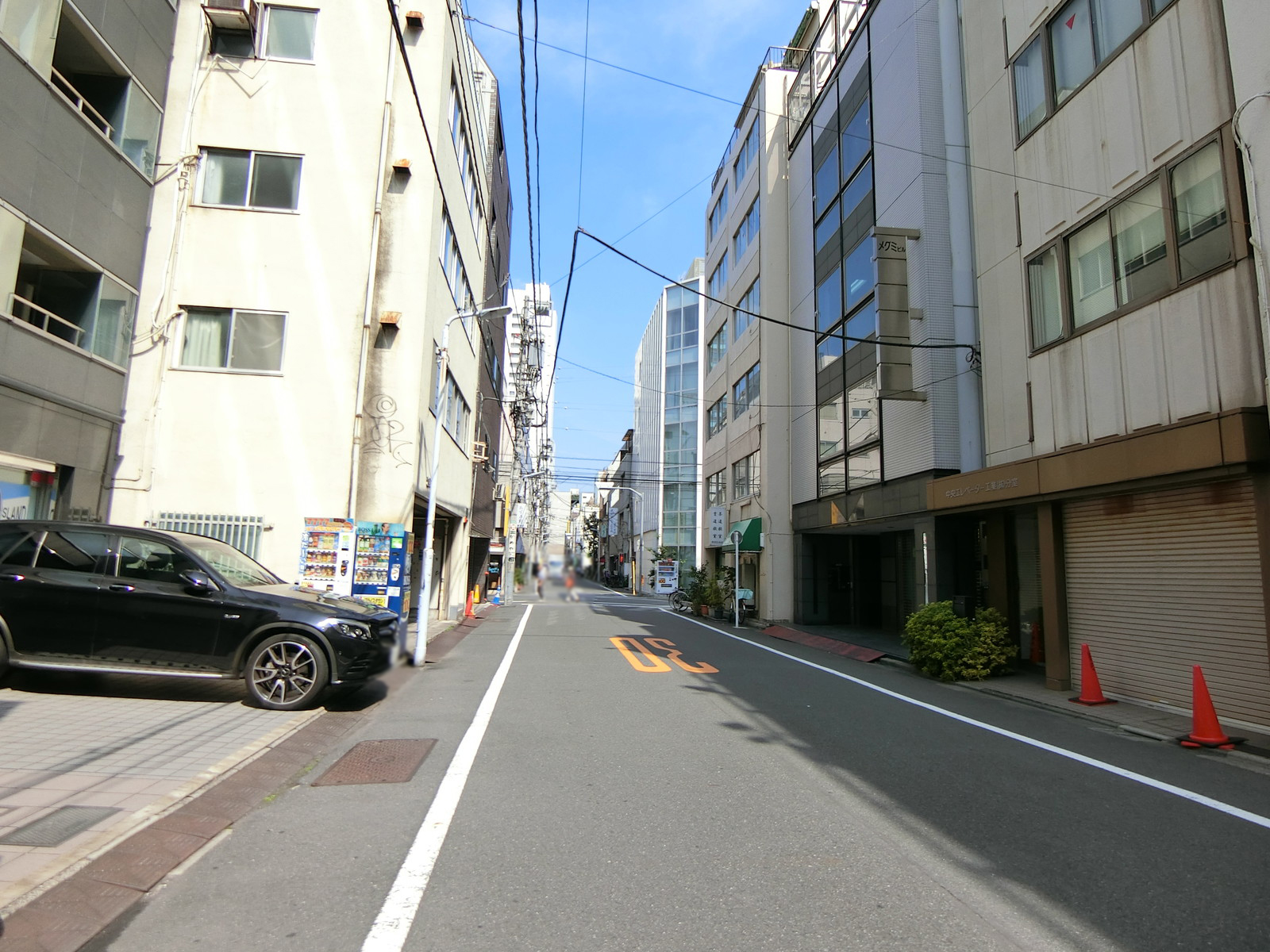 O.Kビル前面の通り