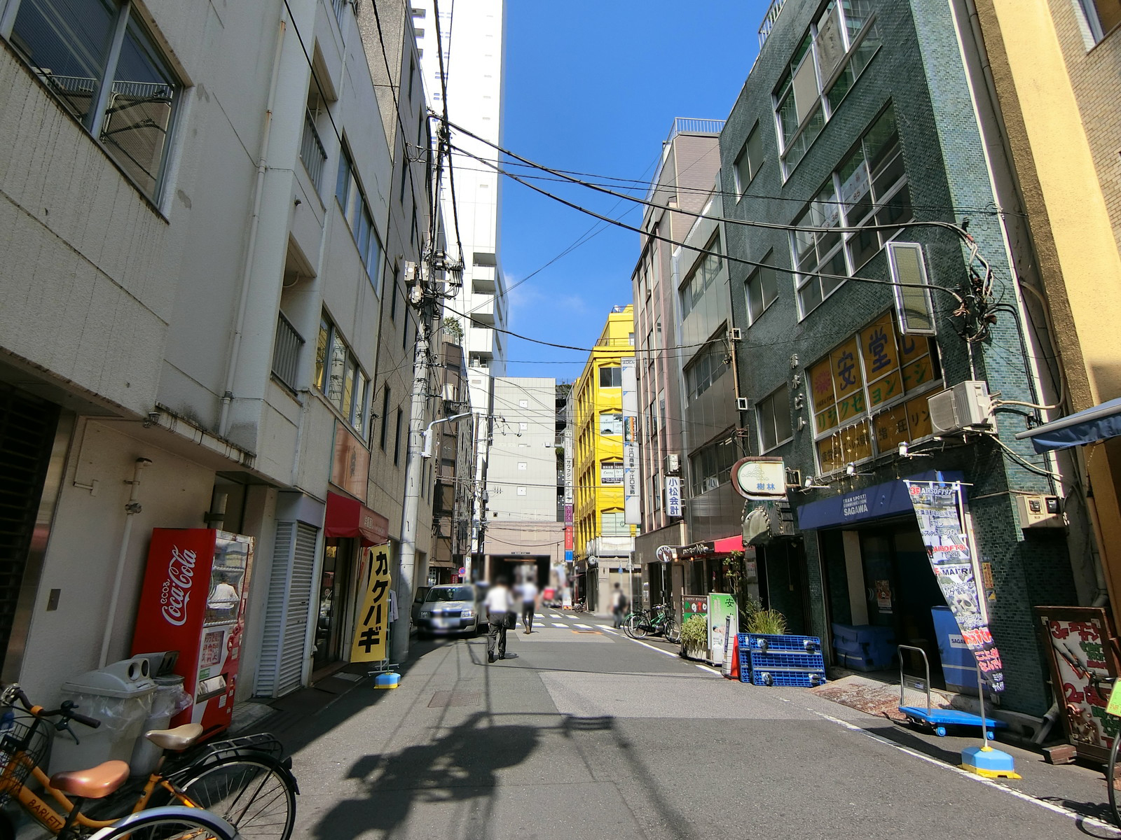 KEN BUILDING前面の通り