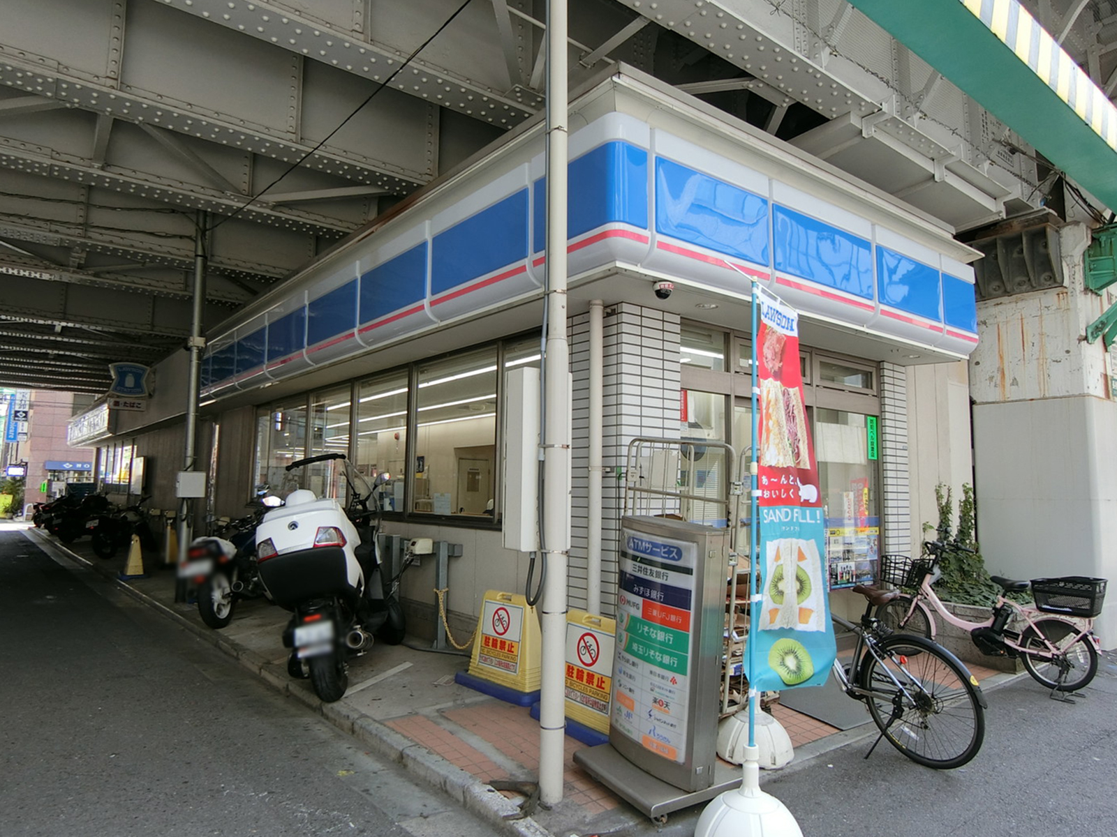 徒歩2分のローソン