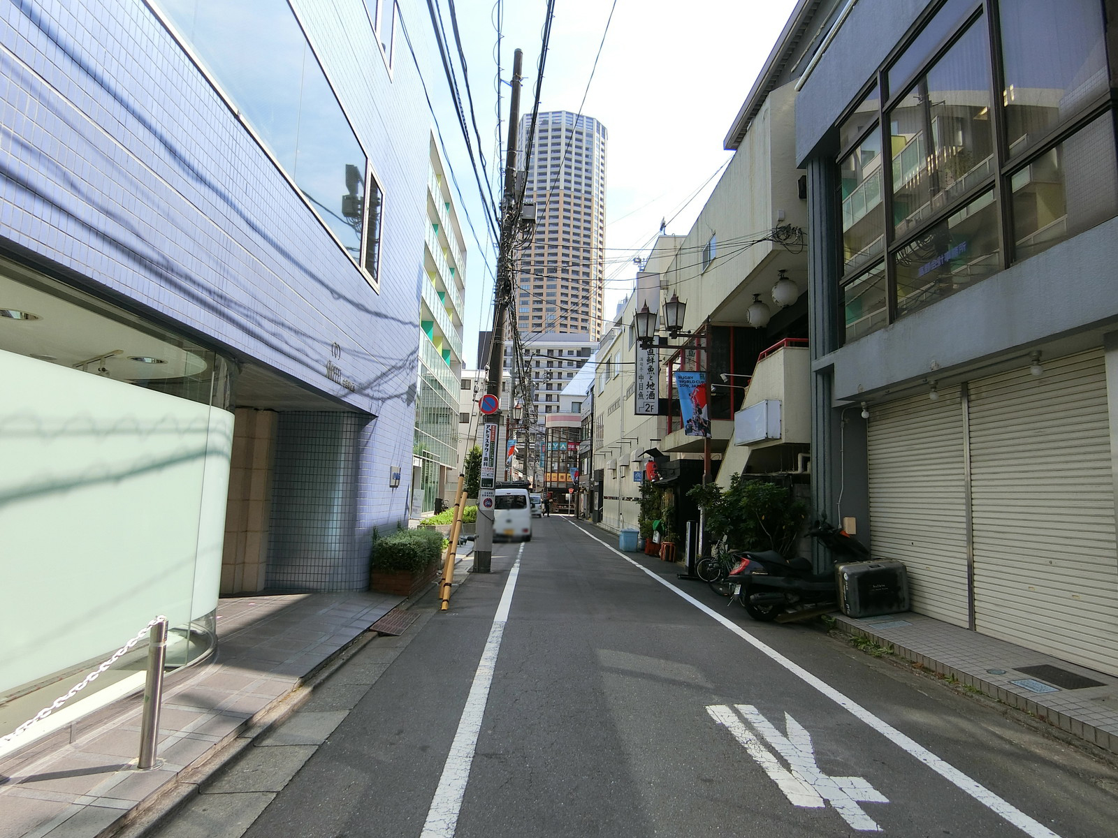 新サフィール中目黒ビル前面の通り