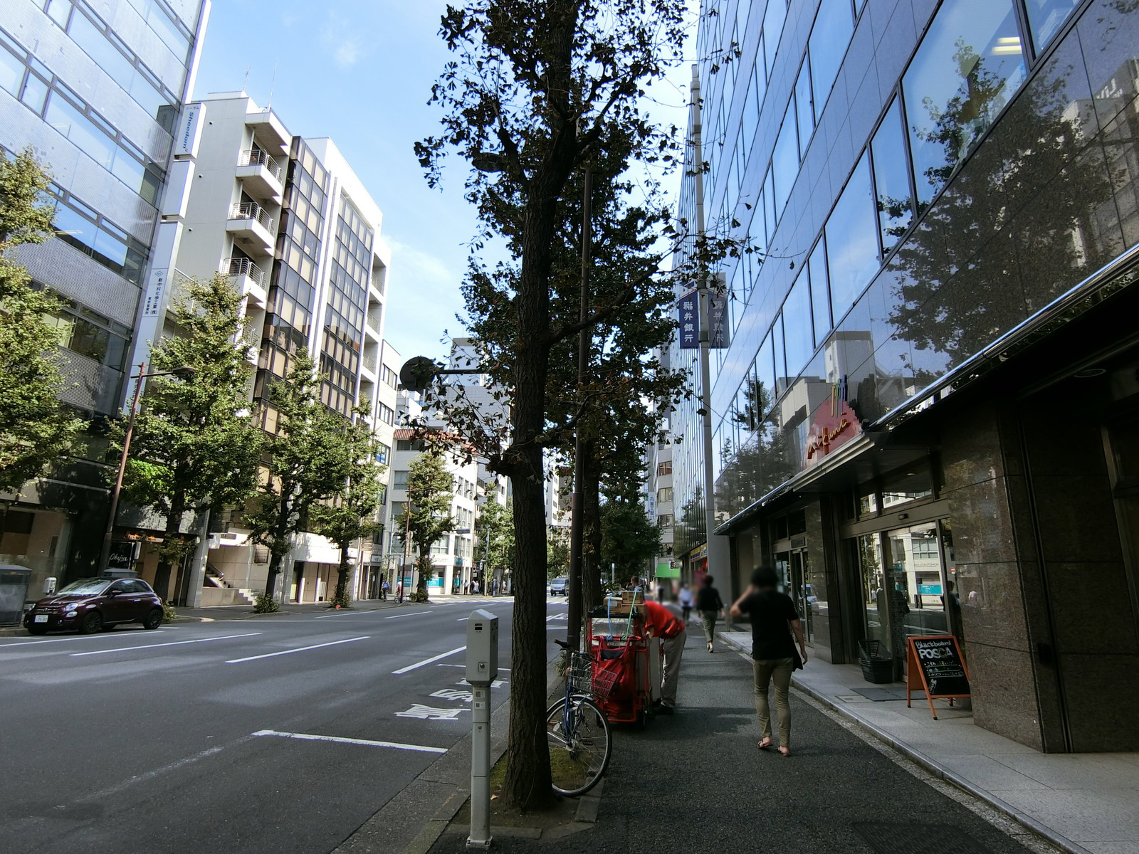 神田KSビル前面の通り