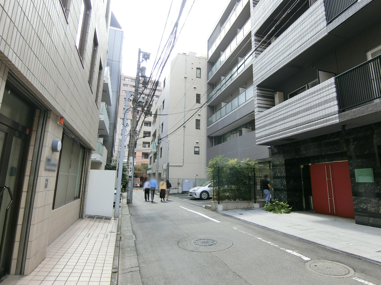 壺坂ビル前面の通り