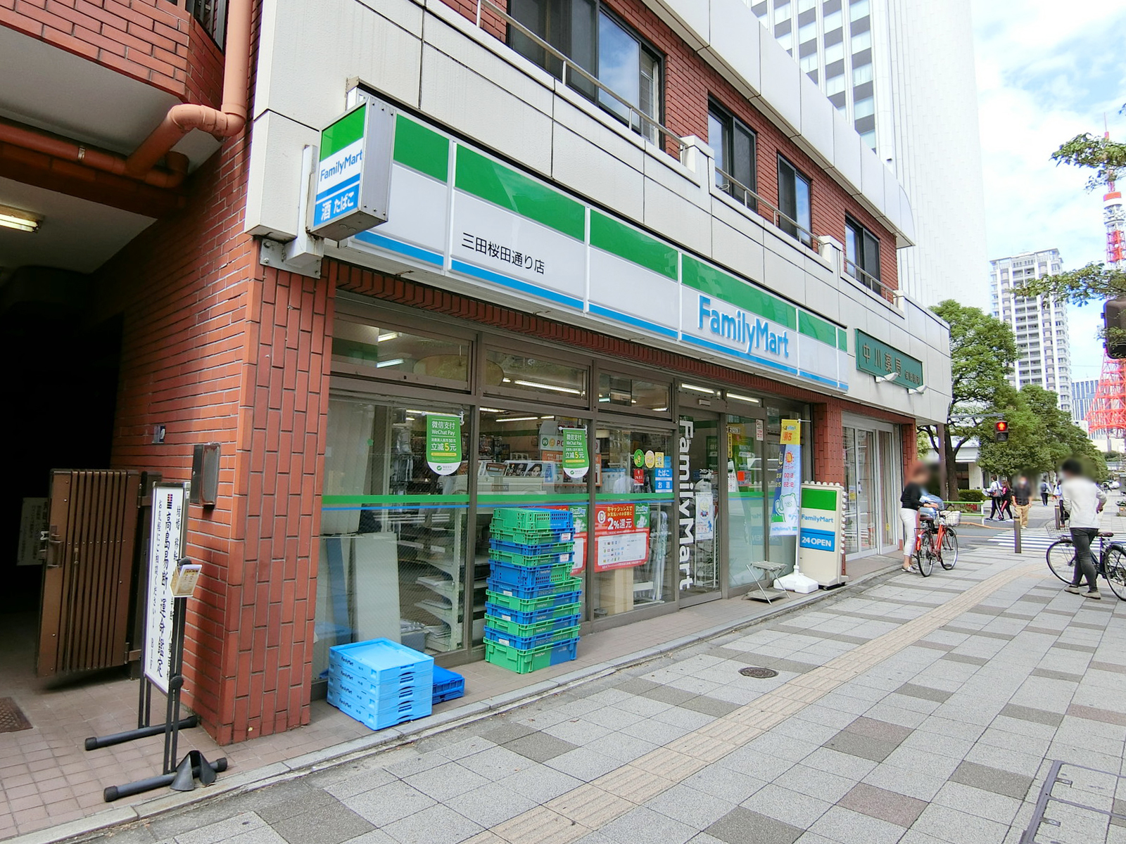徒歩3分のファミリーマート