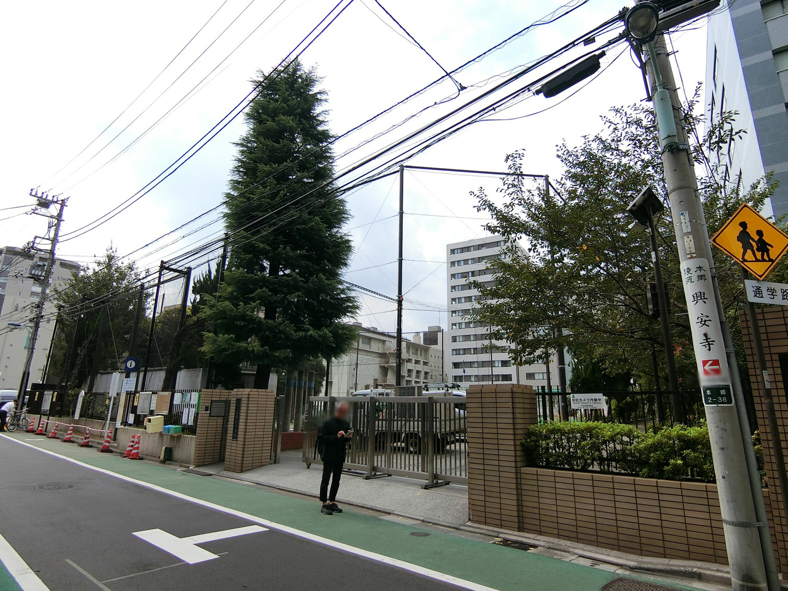 近くの文京区立本郷台中学校