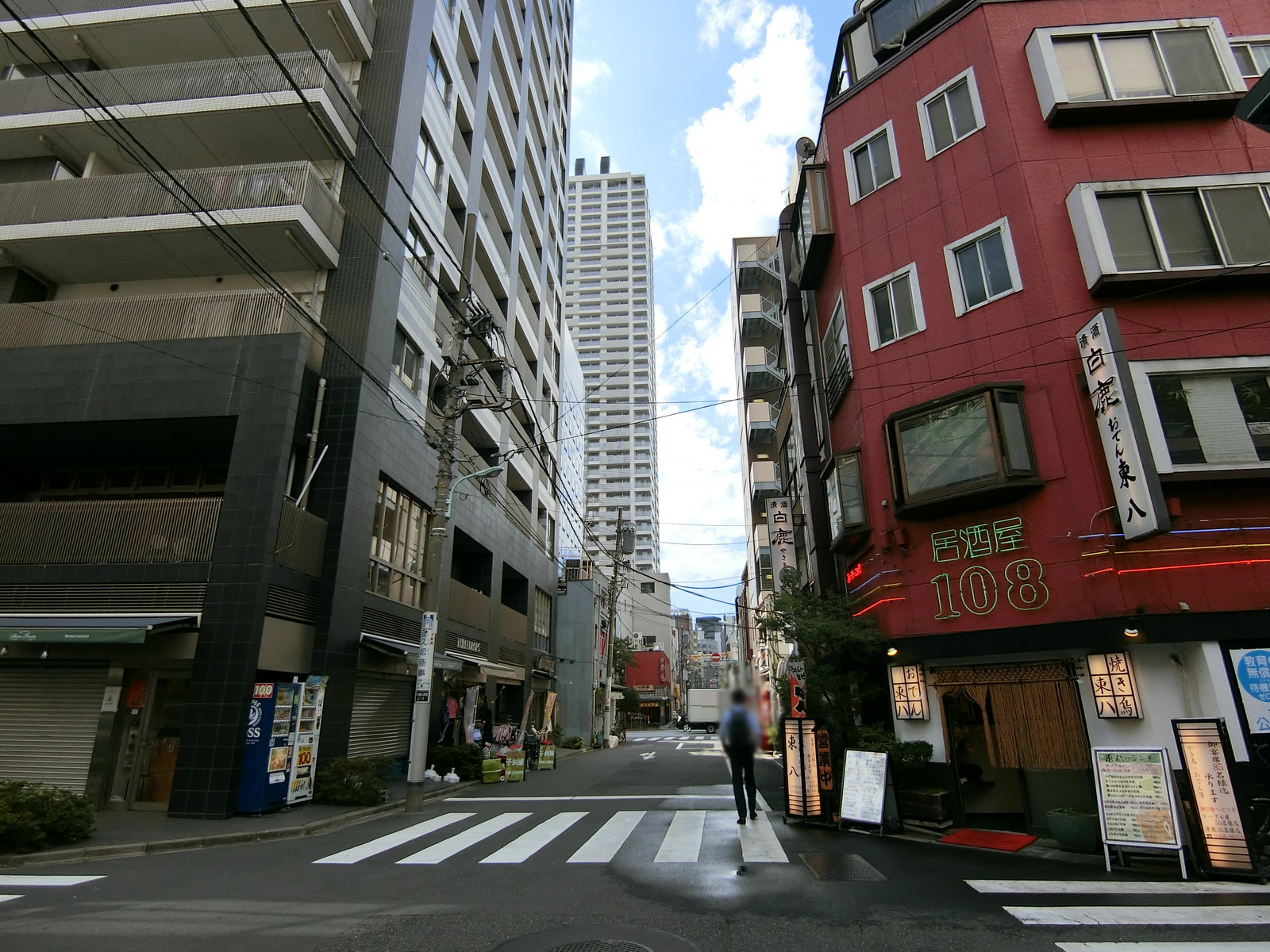 人形町ACTビル前面の通り