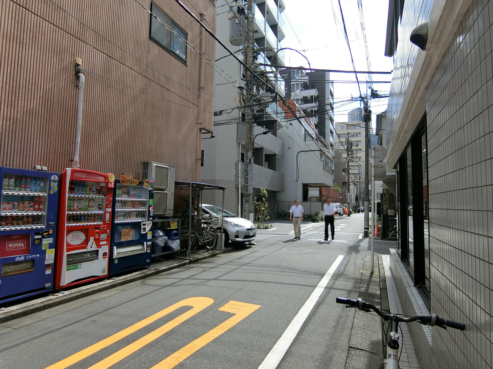 HTビル前面の通り