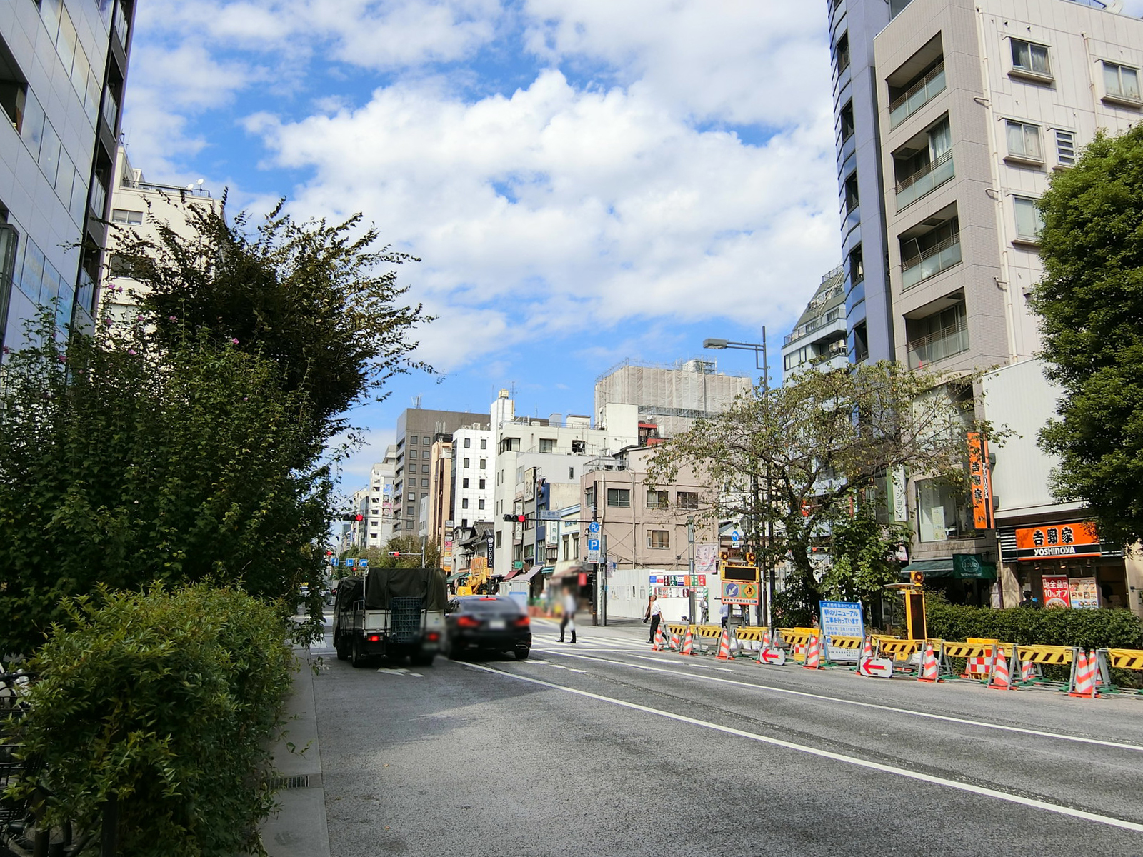 アライヴ人形町前面の水天宮通り